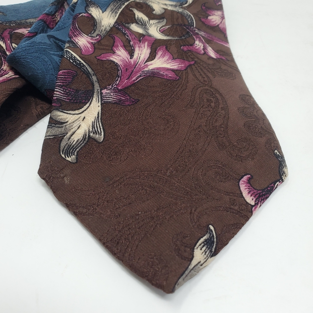 Oscar De La Renta Neckwear 100% Silk tie GUC